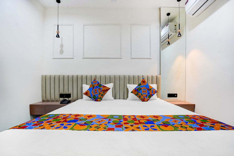 Room 3, Fabhotel Sanviraaj, Kanpur Nagar
