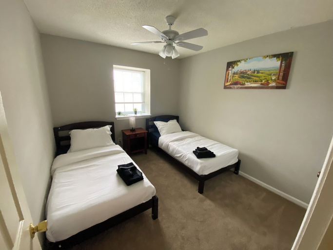 Room 5, Cozy Hampton townhouse, Hampton