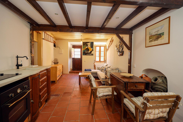 Room 5, A74 - Rua do Canal 1 Bed Flat, Lagos