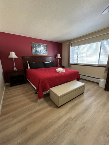 Room 4, 121m The Meadow Drive Home 5 Bedroom Home, Douglas