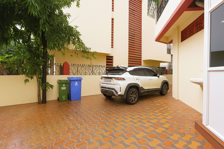 Parking, Fabhotel Galaxy Grand, Raigarh