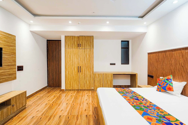 Room 3, Fabhotel Golden Inn, Gautam Buddha Nagar