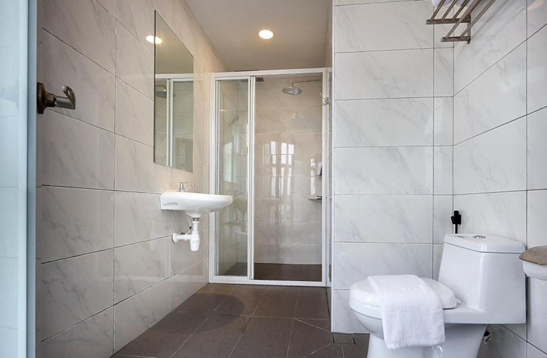 Bathroom 4, ZONE Hotels, Telok Panglima Garang, Kuala Langat