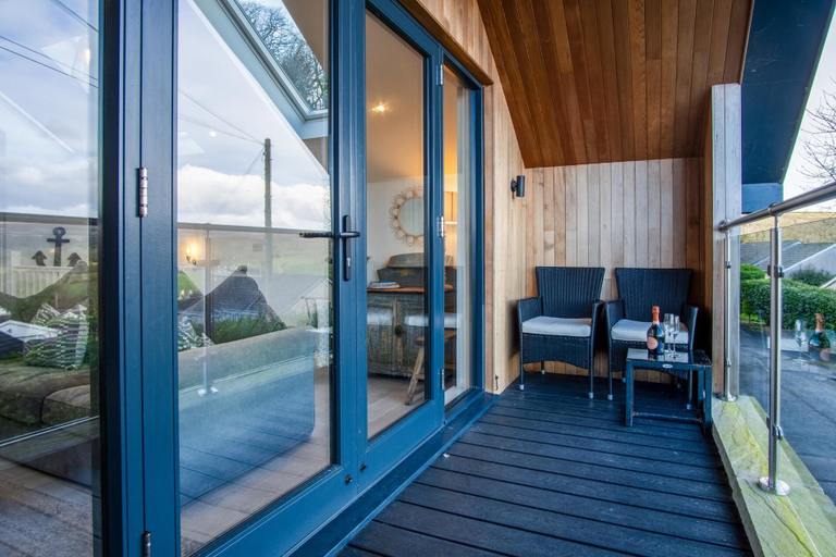 Terrace/patio 2, Ty Megan - 3 Bedroom Cottage - Bayview Oxwich, Swansea