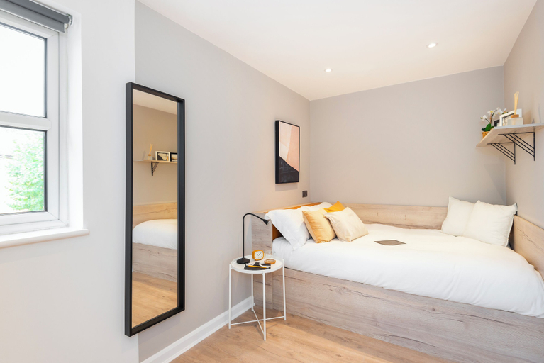 Room 2, Peveril House, Nottingham