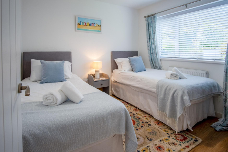 Bedroom 2, The Willows - 2 Bedroom Cottage - Oxwich, Swansea