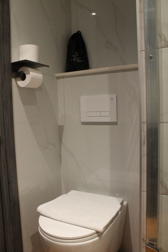 Bathroom 4, Nebula Hotel by INE'S, Zaanstad