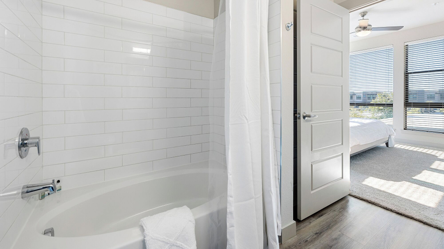 Bathroom, Landing Apartments Jacksonville - Windy Hill, Duval