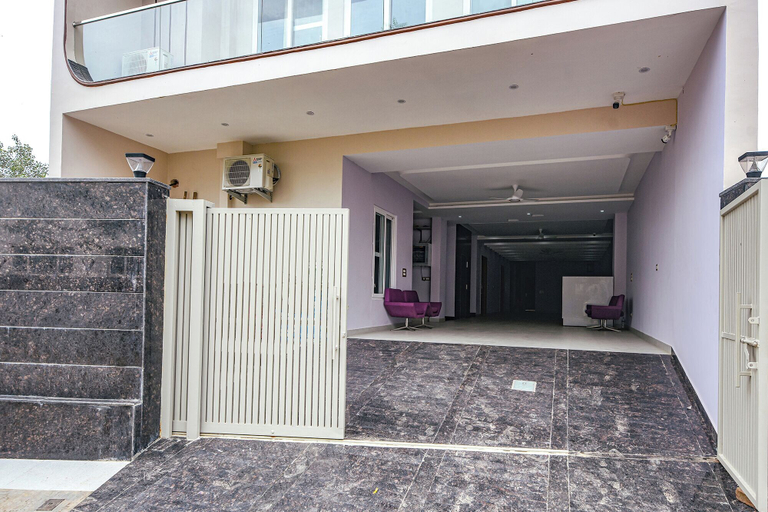 Property entrance 3, FabHotel AR Prime- Nr. Emaar Palm Heights Gurgaon, Gurgaon