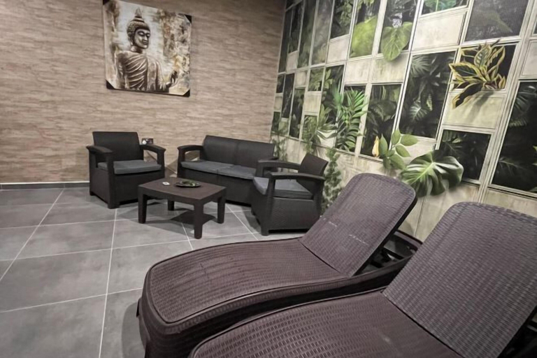 Interior 4, Spa, Gym, Pool, Netflix Included, Central