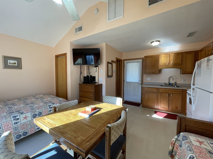 Room 3, 26 Salty Dogs Studio Bedroom Condo by RedAwning, Dare