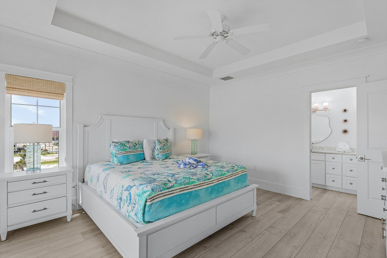 Room 4, 673 White Sands Retreat: Bay Views, Pool, Elevator 5 Bedroom Home, Lee