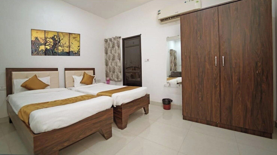 Room 5, Hotel Decent Inn, Udaipur