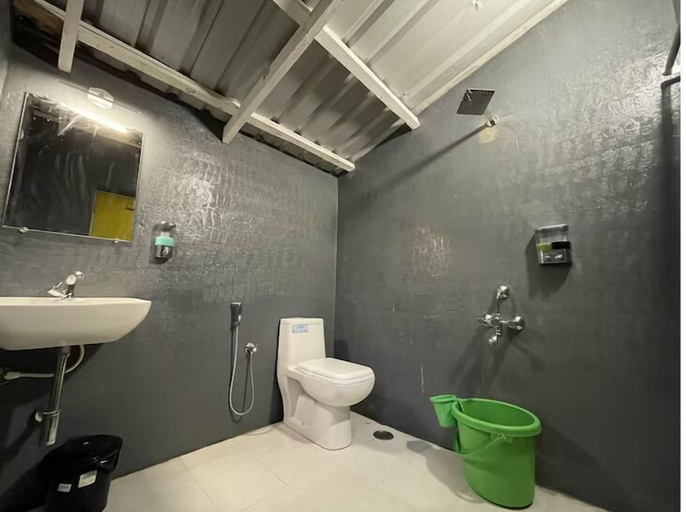 Bathroom 3, Commune18 Resorts, Chikmagalur