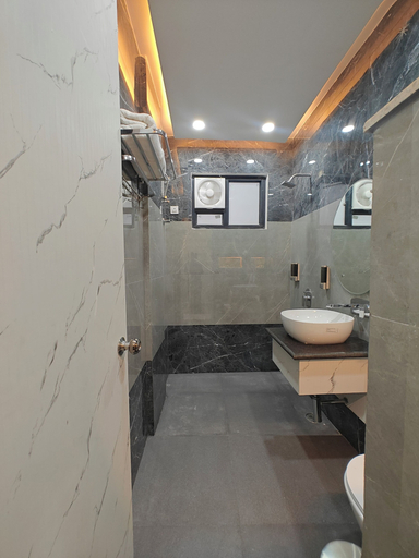 Bathroom 5, Hotel The Rajwada LP, Lucknow