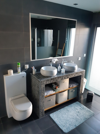 Bathroom 5, Aix Keys, Charente-Maritime