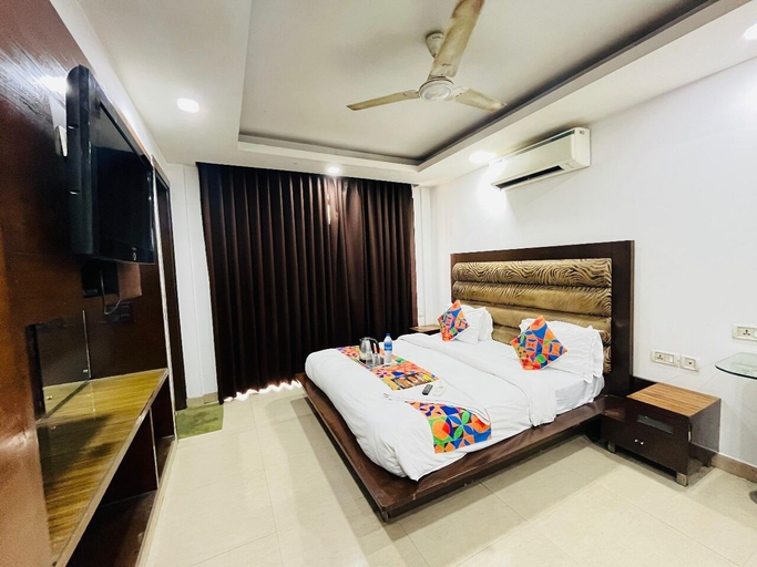 Room 4, Roomshala Hotel Lee Grand, Delhi