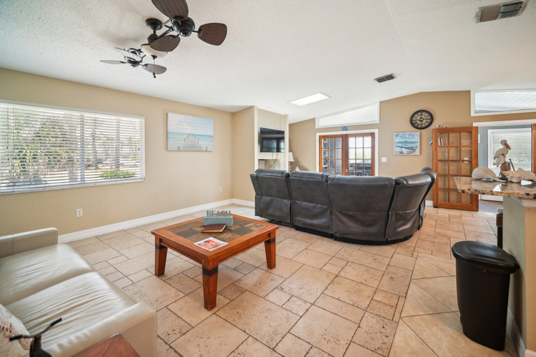Living area 5, Charming Coastal Retreat Steps From Beach 3 Bedroom Home, Saint Johns