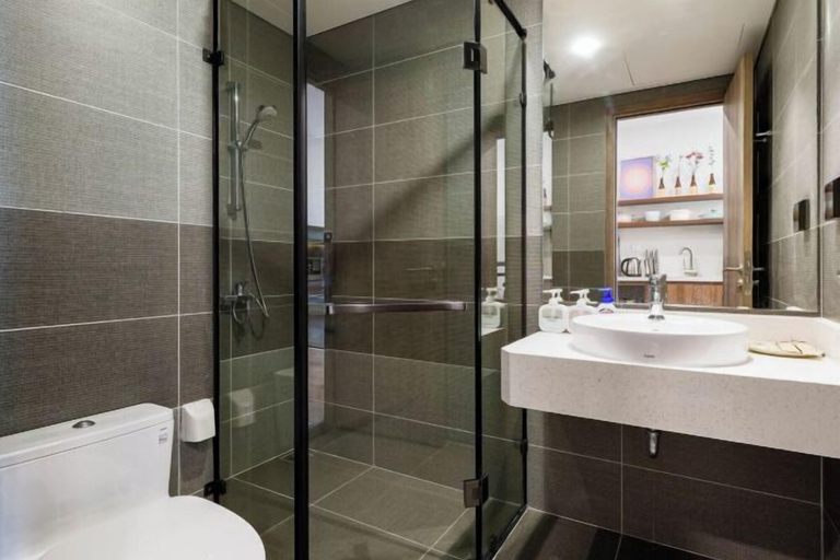 Bathroom 2, Calm Homestay - Onsen Ecopark Lakeview, Văn Giang