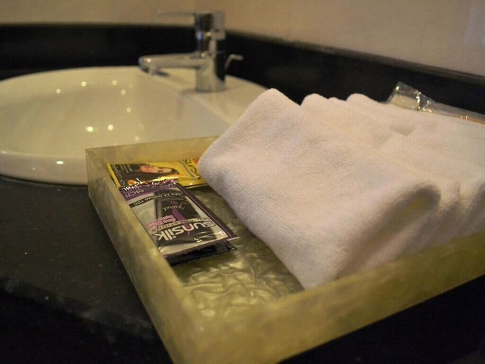 Bathroom, Bong Sen Ha Long Hotel, Hạ Long