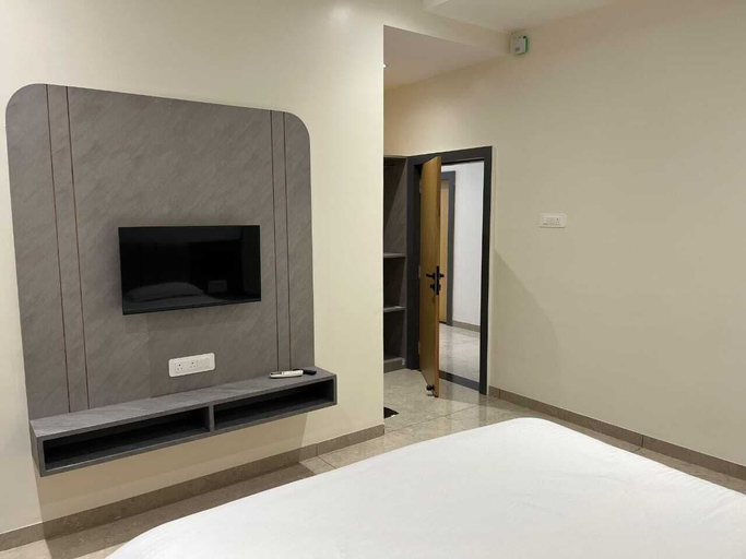 Room 3, Hotel Abhishek Pride, Ahmadnagar