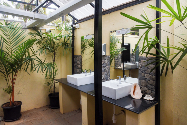Bathroom 4, Yuppi Hippi Hideout, North Goa
