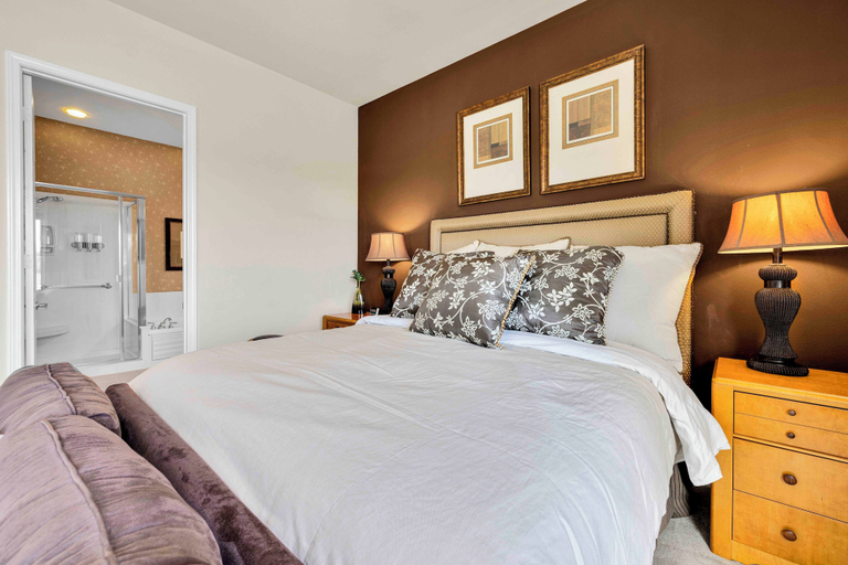 Room 5, Desert Fairway Oasis, Riverside