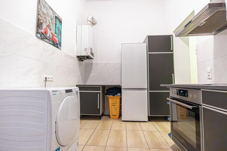 Private kitchen 5, Spacious 5BR Apt Close to Augarten, Wien