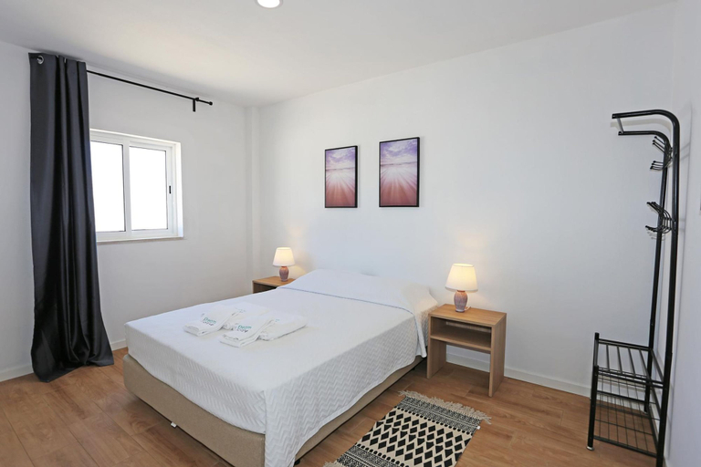 Room 5, X 10 - 2 Bed Apartment in Quinta da Ponte, Lagos