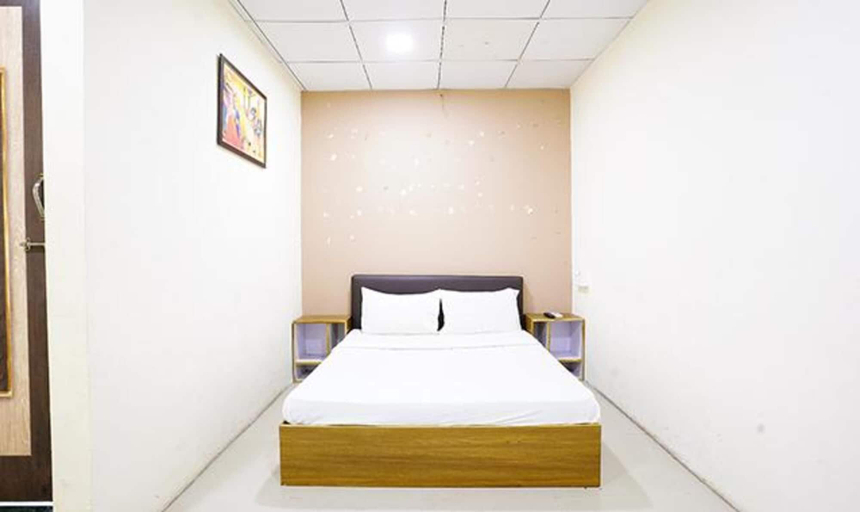 Room 2, Fabhotel Infinity Rooms & Banquet, Surat