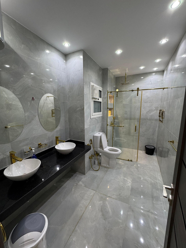 Bathroom 5, villa with garden in continental COMP, Sheikh Zayed