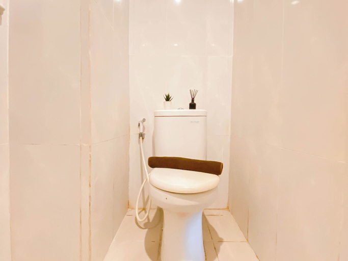 Bathroom 5, Basic Studio Apartment Near Cisauk Station At Serpong Garden, Tangerang
