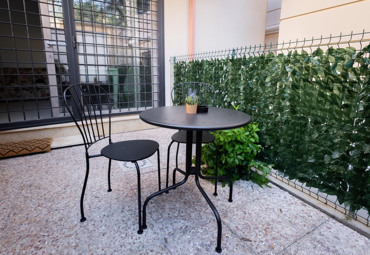 Terrace/patio, The rose of pyramid, Rome