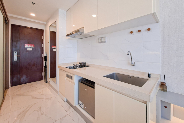 Private kitchen 2, Studio Near The Breeze Bsd City At Sky House Bsd Apartment, Tangerang Selatan