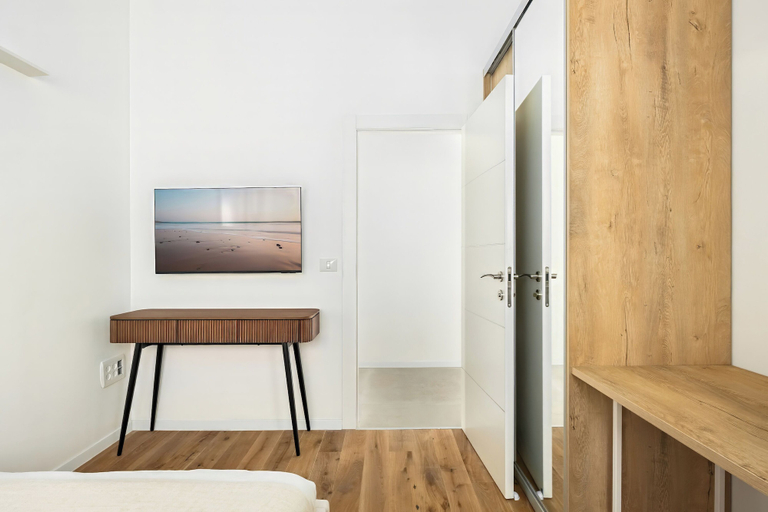 Room 4, Central & Bright Getaway by Sea N' Rent