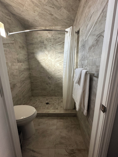 Bathroom 3, Hometown Inn, Merced