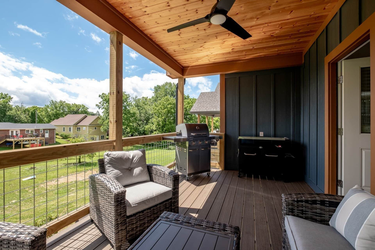 BBQ/picnic area, Downtown Brevard Retreat &Cyclists Dream, Transylvania
