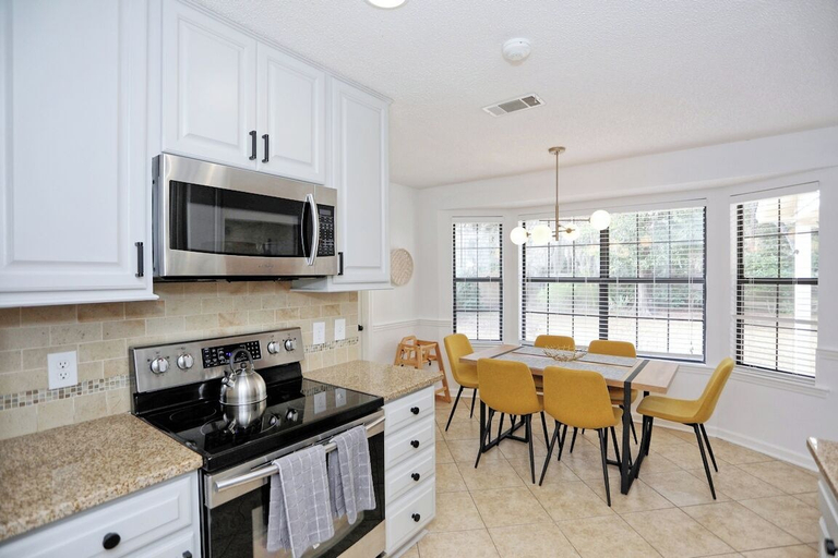 Private kitchen 5, Family-Friendly Home w Spa Near Beach, Chatham