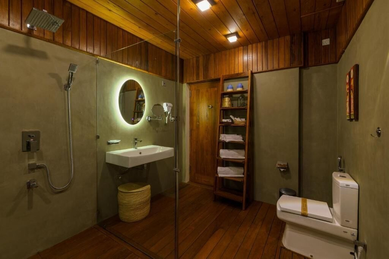 Bathroom 4, Majentra Ella, Ella
