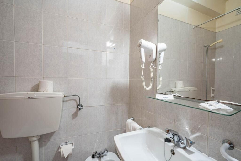 Bathroom 4, Residencial Santa Bárbara by Umbral, Ourém