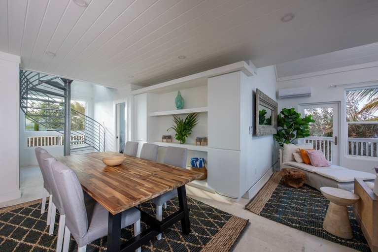 Dining 2, Veselka - Remodeled Home On Double Bay Beach 3 Bedroom Home