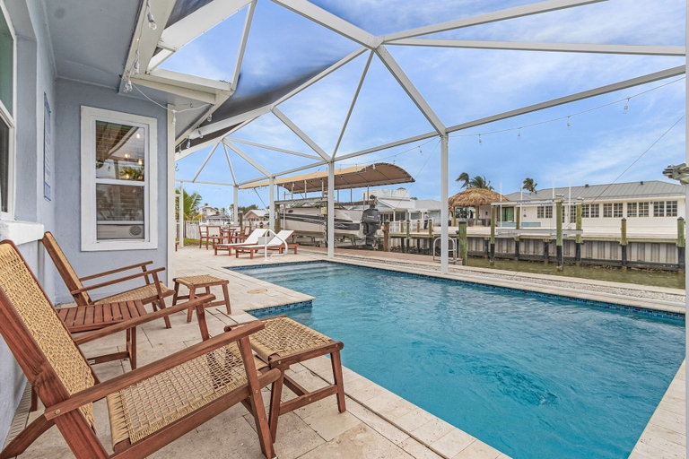 Pool 2, 467 Water Front W/ Pool & Canal Access 3 Bedroom Home, Lee