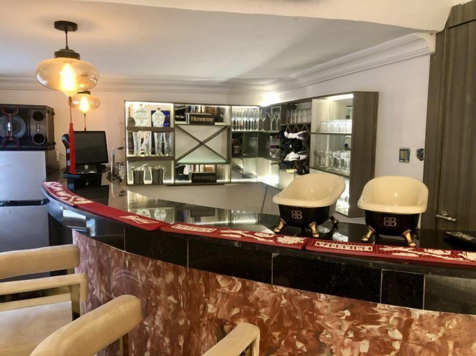 Food & Drinks, Hamptons Hotel, Eti-Osa