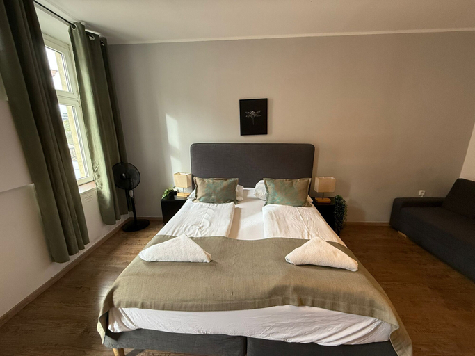 Room 3, 2BR Apartment 10 Min Walk to Westbahnhof, Wien