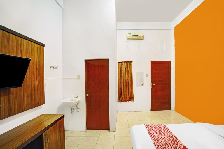 Room 3, OYO 90515 Indah Guest House, Medan