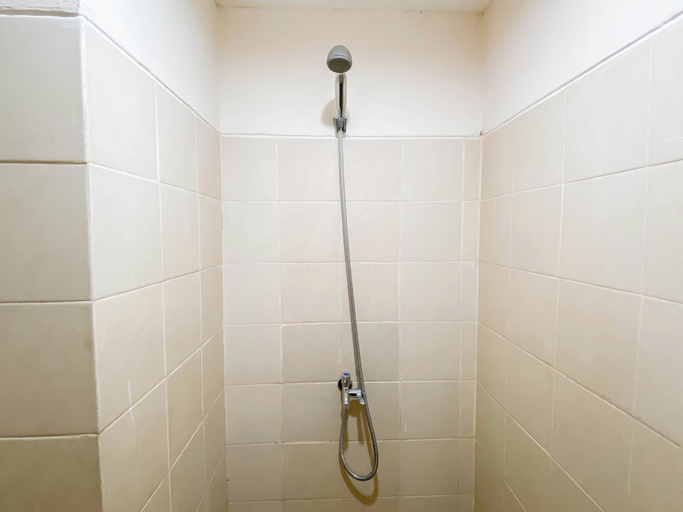 Bathroom 5, Basic Style Studio At Apartment Belmont Residence Puri, West Jakarta