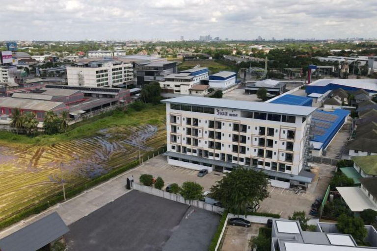 Exterior, Vs Place, Bang Bua Thong