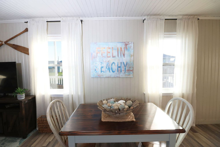 Room 5, Home Lounge and Arcade Close to Beach and Marina, Galveston