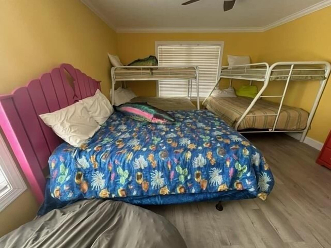 Room 5, Salt, Sand And Sudds 5 Bedroom Home by RedAwning, Brunswick