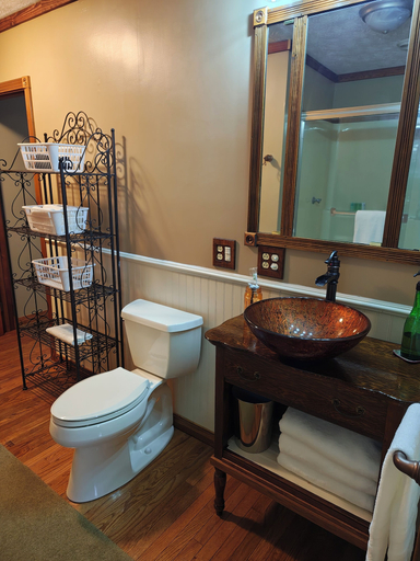 Bathroom 2, Pointer Palace, Lawrence